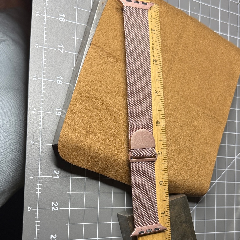 Rose Gold Mesh Apple Watch Band - 38-42